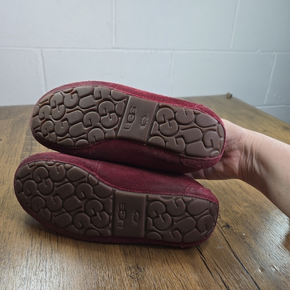 Ugg Ansley Red Suede Shearling Slippers Moccasins - Picture 4 of 11